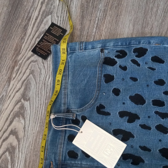 DG2 by Diane Gilman Signature Collection Stylish Blue Leopard Print Jeans - Picture 12 of 15